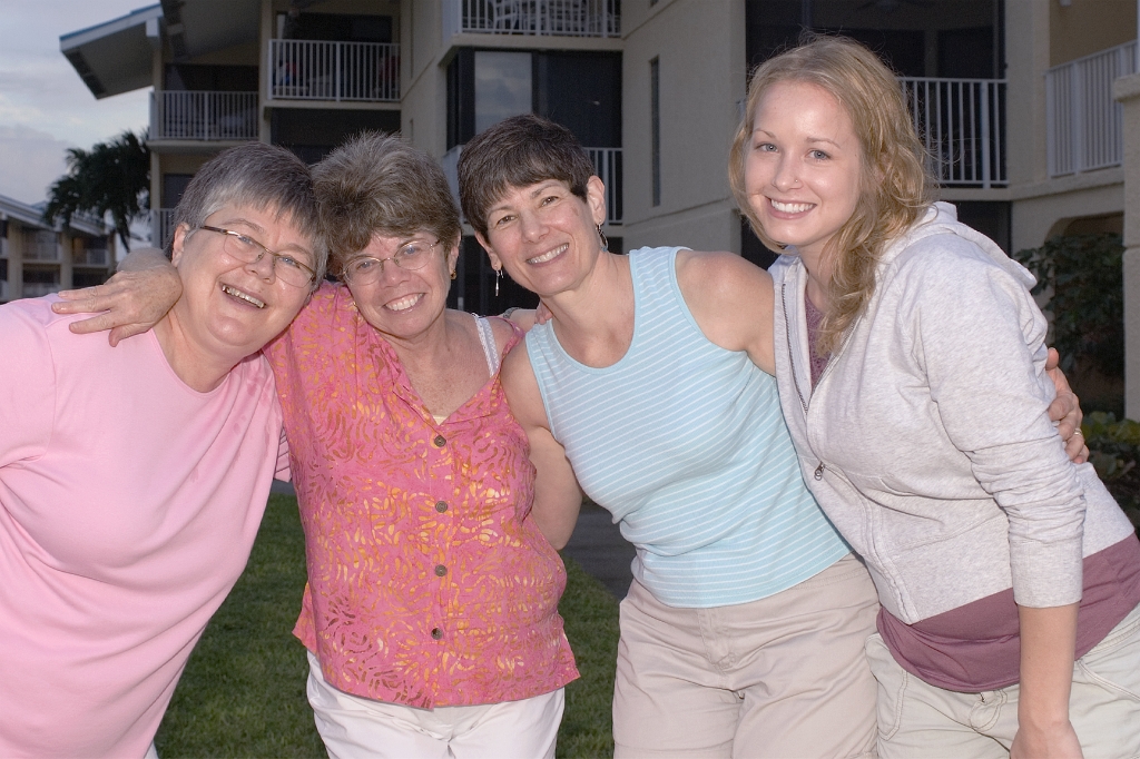 CAY0627812282006.jpg